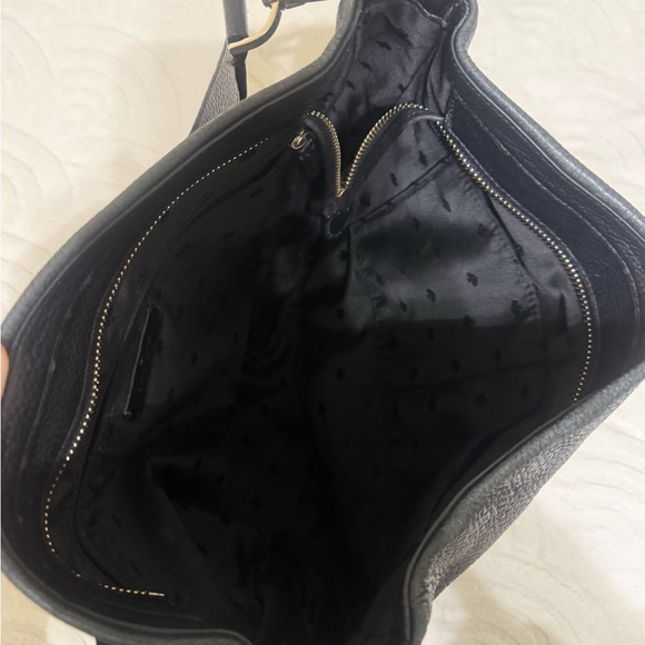 Kate Spade. Like new - Picture 3 of 3